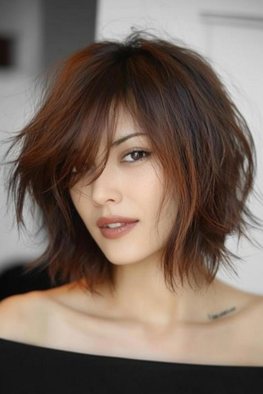 Chic Wavy Bob Style